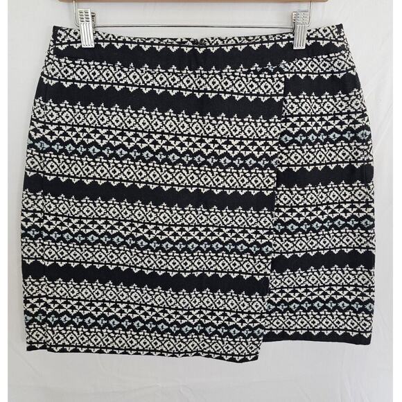 NEW Loft Aztec Print Pencil Skirt Womens Size 8P Petite Faux Wrap Black Cream - Picture 2 of 9